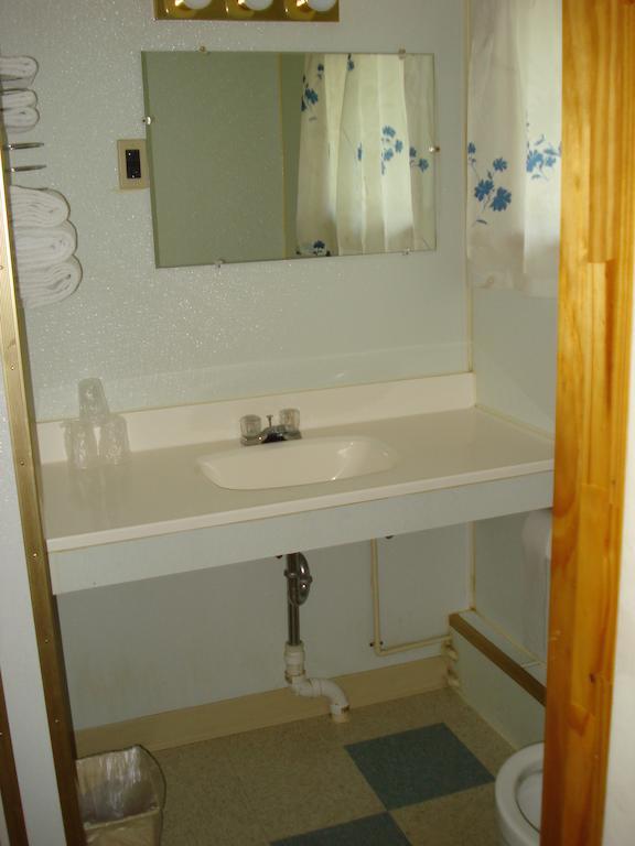 Cedar Grove Motel Altoona Room photo